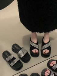 Pantofole da donna, estate 2023 nuova moda retrò Flash diamante suola spessa antiscivolo scarpe da spiaggia con tacco da fata