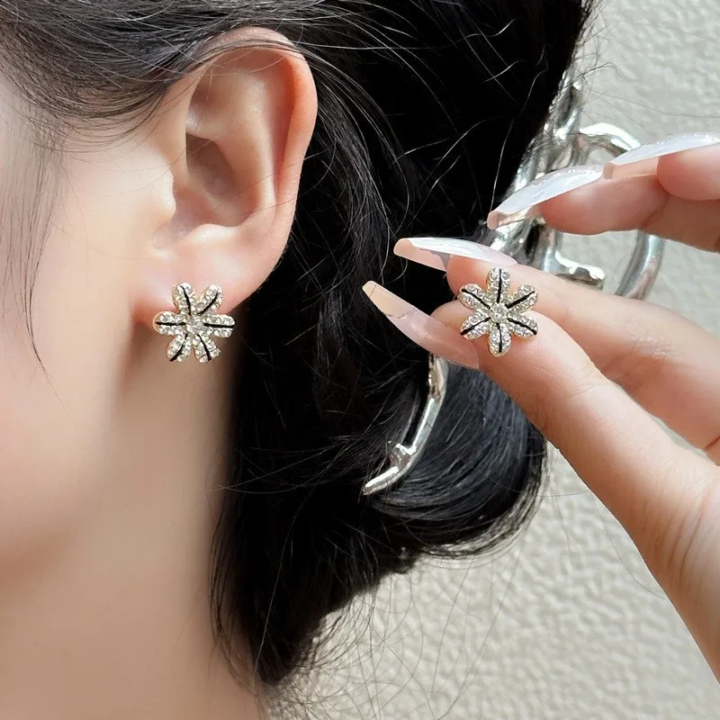 

Korean Delicate Shiny Flower Stud Earrings Set with Sparkling Cubic Zirconia Women's Earrings Holiday Party Jewelry Accessories