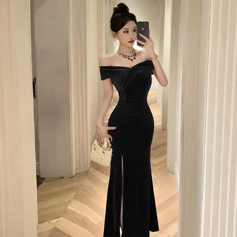 Battle Robe Velvet One Shoulder Dress Women\'s Autumn and Winter Style High End Hepburn Style Slimming Fishtail Skirt Medium Long