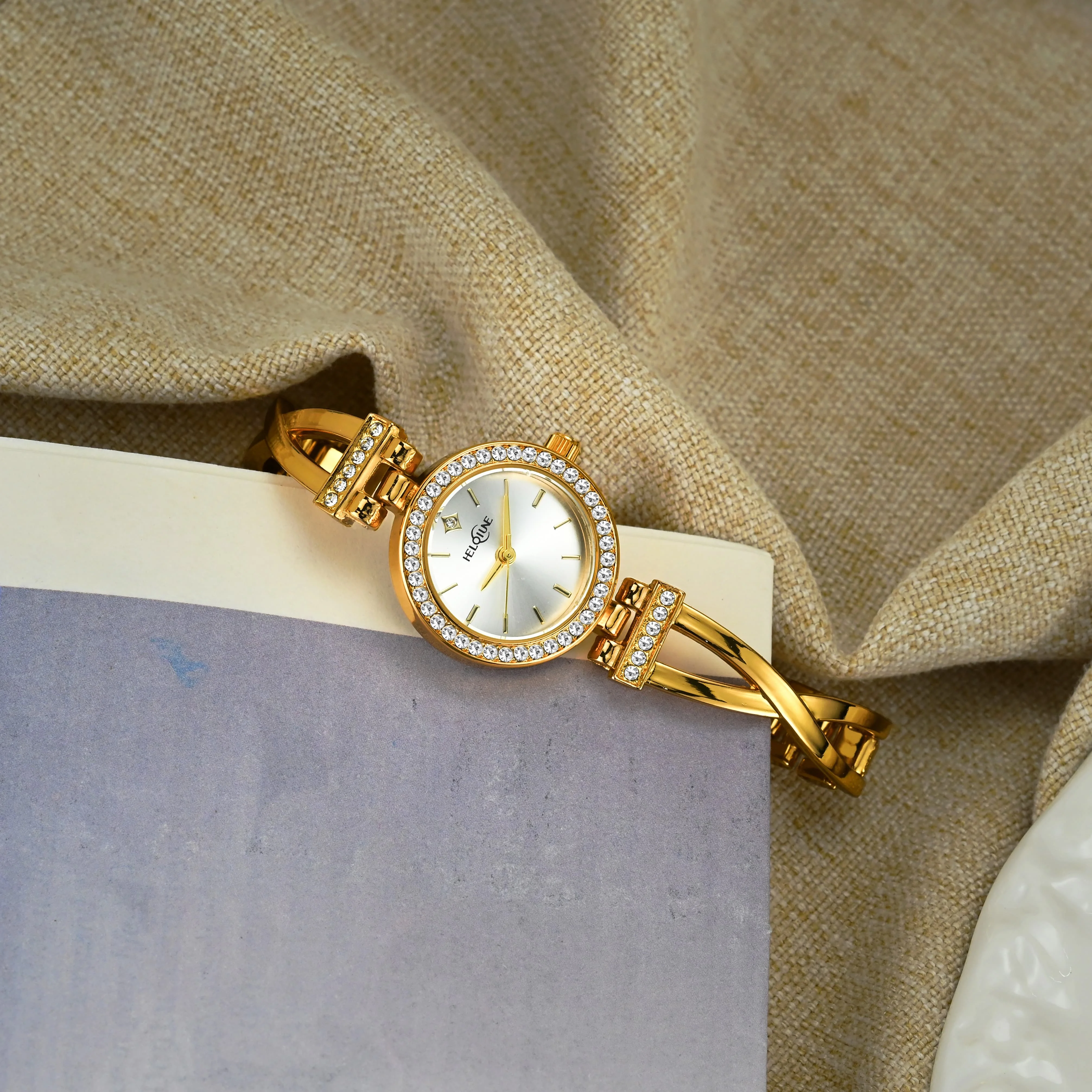 Stylish Ladies’ Waterproof Quartz Luxury Gold-Plated Bracelet Watch – the Perfect Gift Reloj Mujer Watch for Women Girl