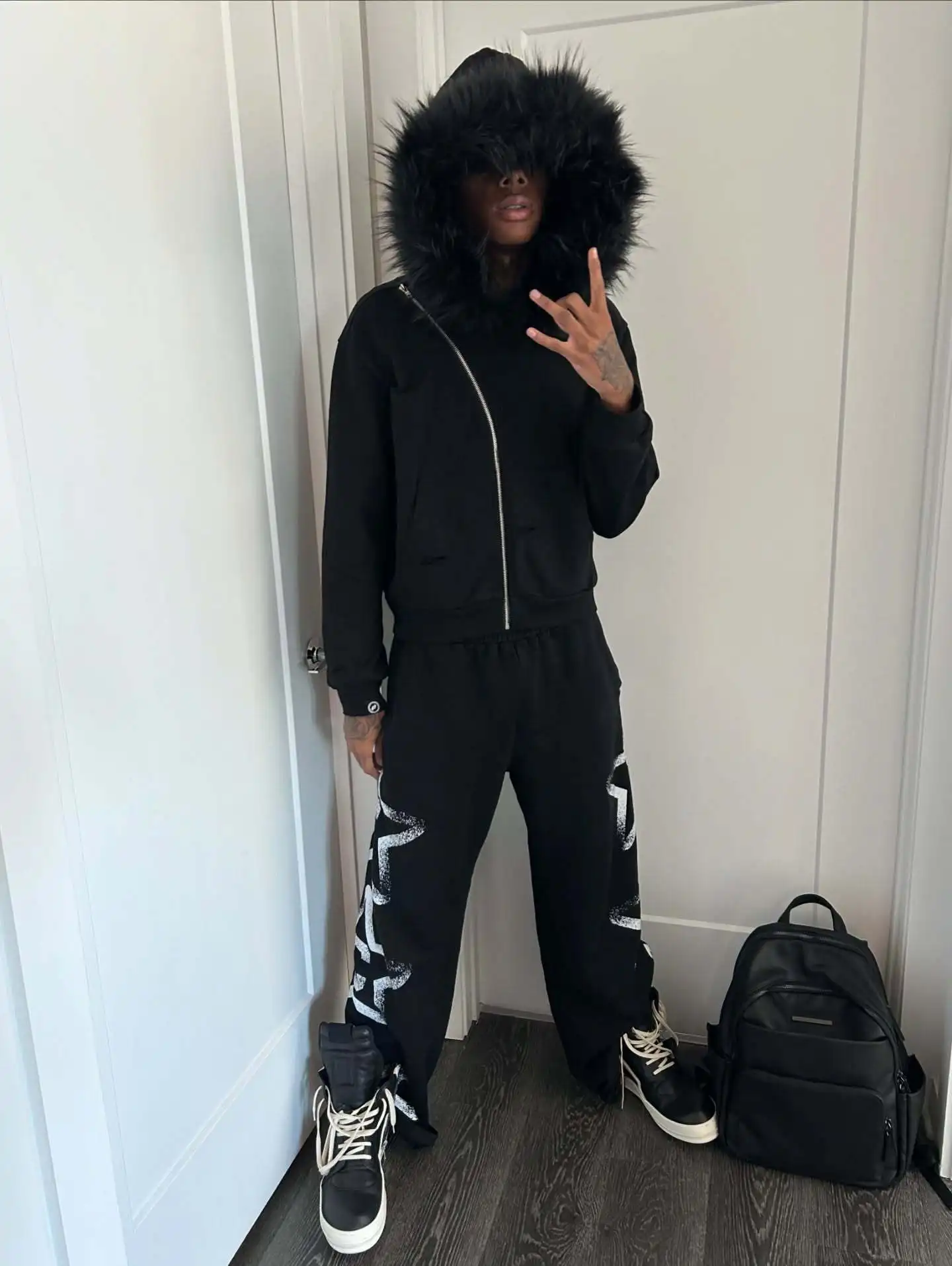 

American style dark fur collar with loose diagonal zipper design, fashionable casual style cardigan sweatshirt, retro Y2K