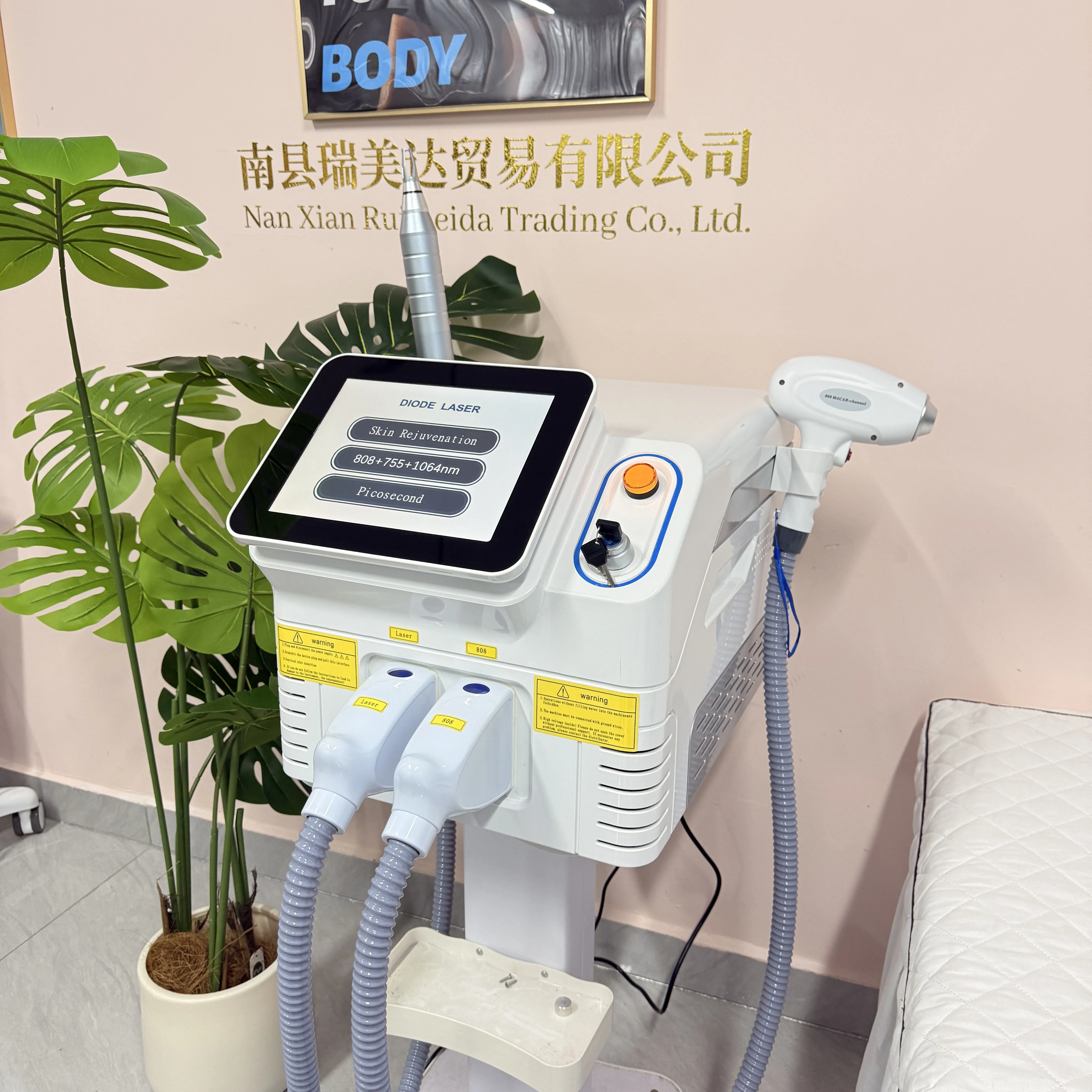 

Диодный и пикосекундный лазеры 2-в-1: аппарат для удаления волос и татуировок с диодным лазером 808 нм и 4 длинами волн