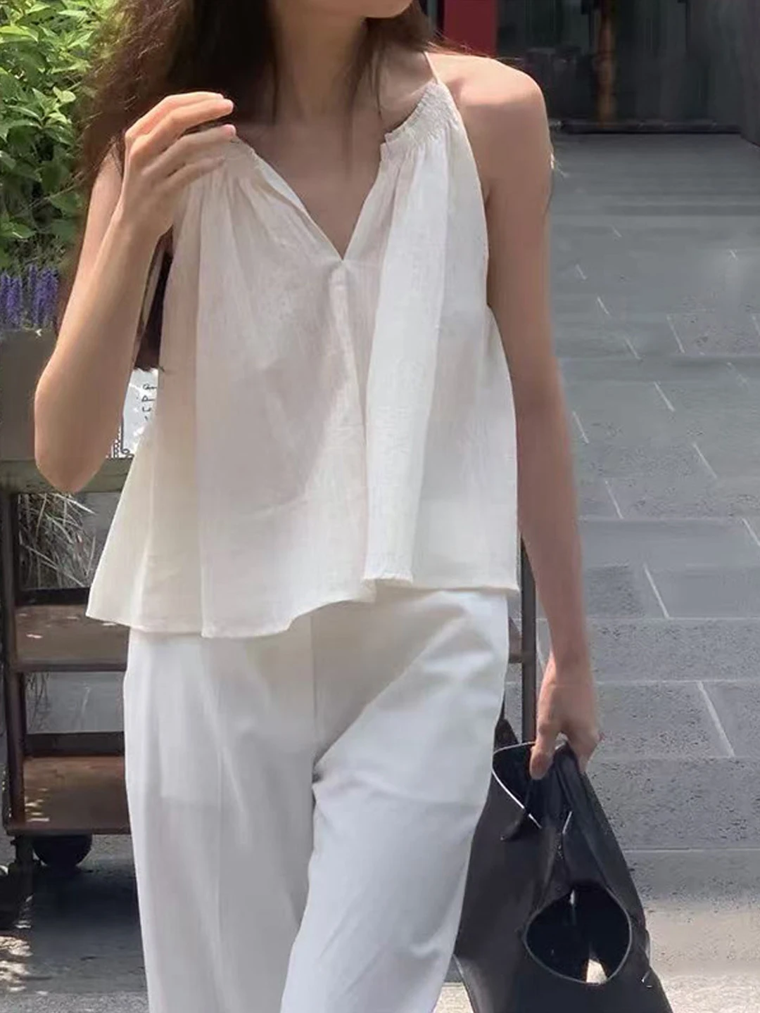 

White V-Neck Loose Sleeveless Women's Tank Top Hanging Neck Style Summer Slimming Soft Style Doll Shirt Casual Fashion Top