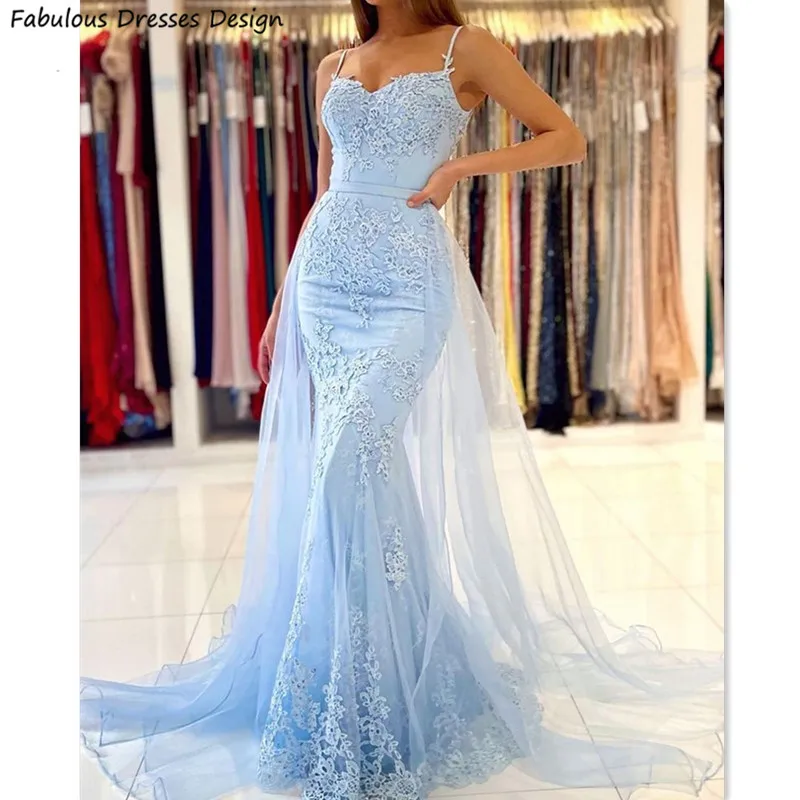 

Light Blue Long Mermaid Bridesmaid Dresses Applique Lace Spaghetti Straps Sweep Train Button Tulle Wedding Party Dress Prom Gown