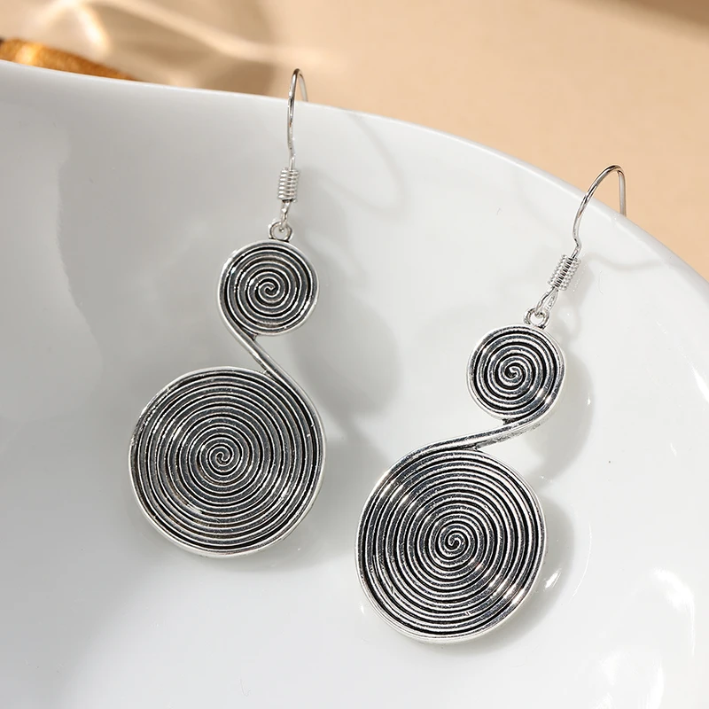 Vintage Ethnische Silberfarbene Metall-Ohrringe mit Geometrischer Spiralmuster-Gravur für Frauen, Täglicher Gebrauch, Urlaub, Retro-Schmuck, Geschenke
