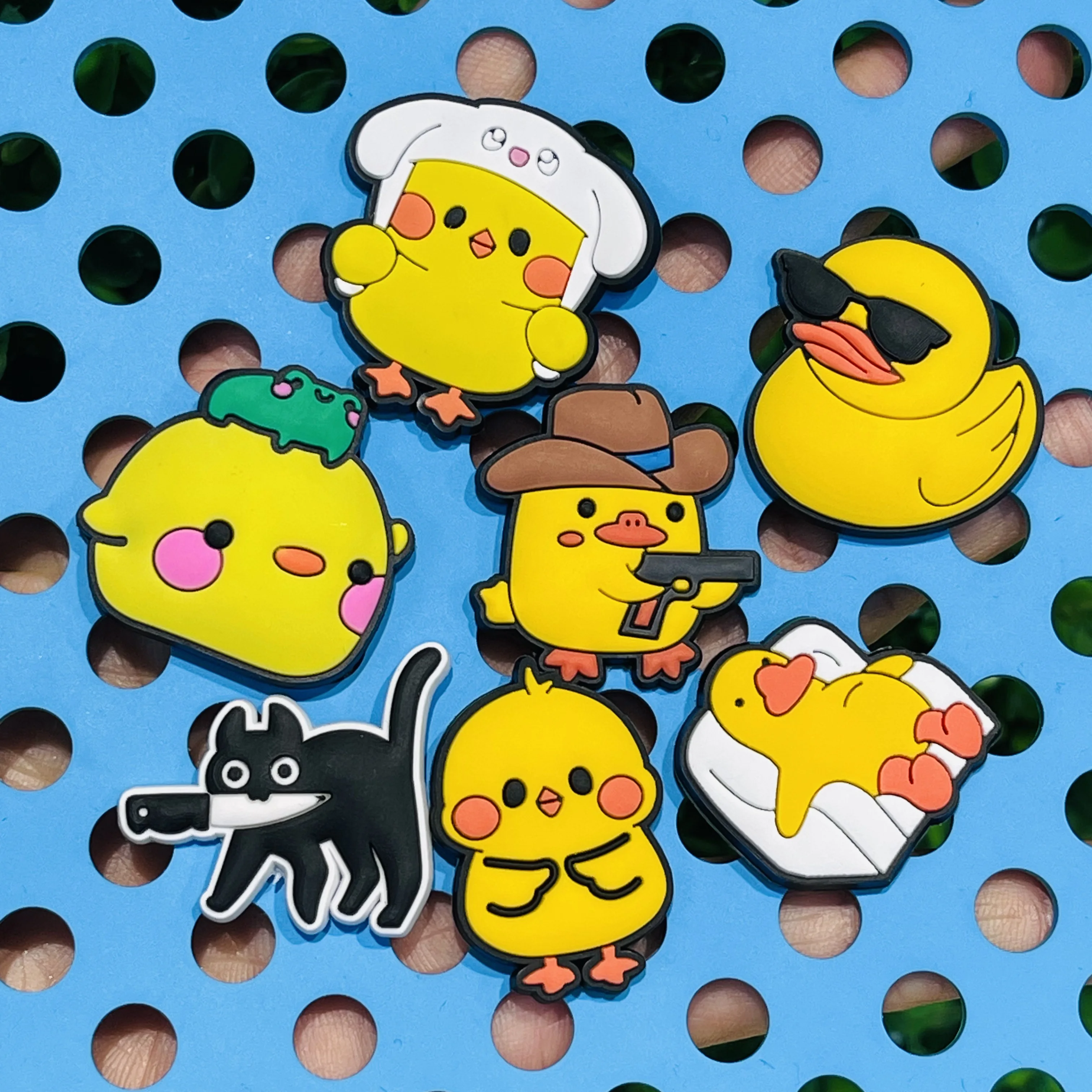 

7Pcs Cartoon Animal Chicken Duck Black Cat Knife Gun PVC Shoe Charms Clogs Pins Sandals Shoes Decoration Slipper Accessories