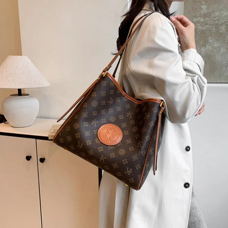 

Fashionable Women's Tote Bag Crafted From Fine Leather Featuring Casual Vintage Daily Elegant Look​