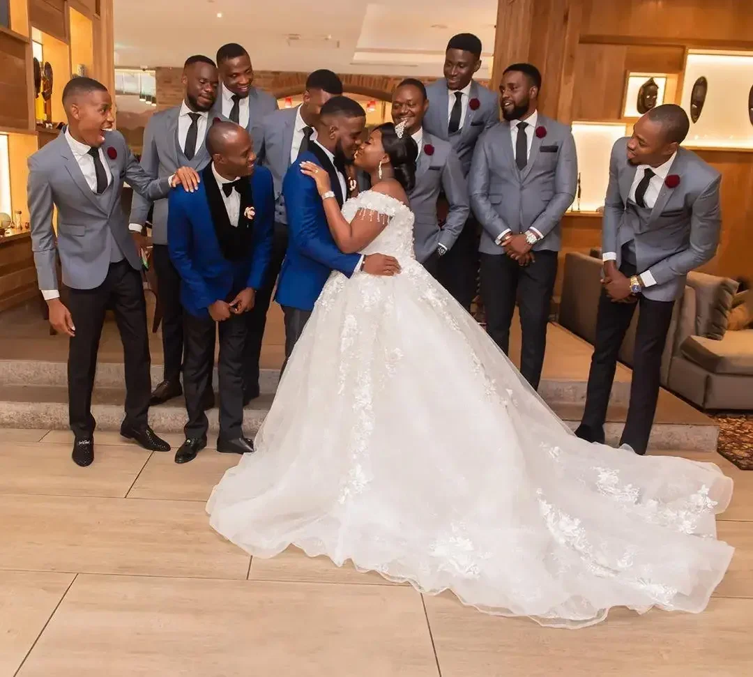 Suknie ślubne z odkrytymi ramionami, z dekoltem w serduszko, na zamówienie, Vestidos De Novia, z trenem, plus size, gorsetowe wiązanie z tyłu.