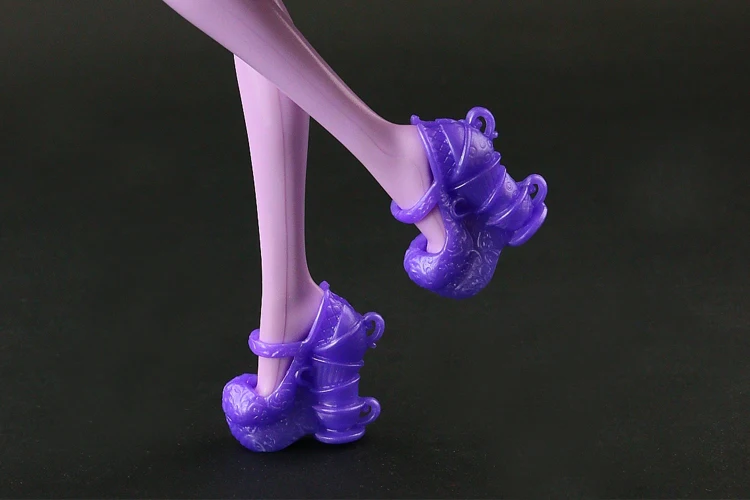 5 pairs / lot  New Fashion Black Shoes for Monster High Doll  High quality long boots Multiple doll accessories Random shipment