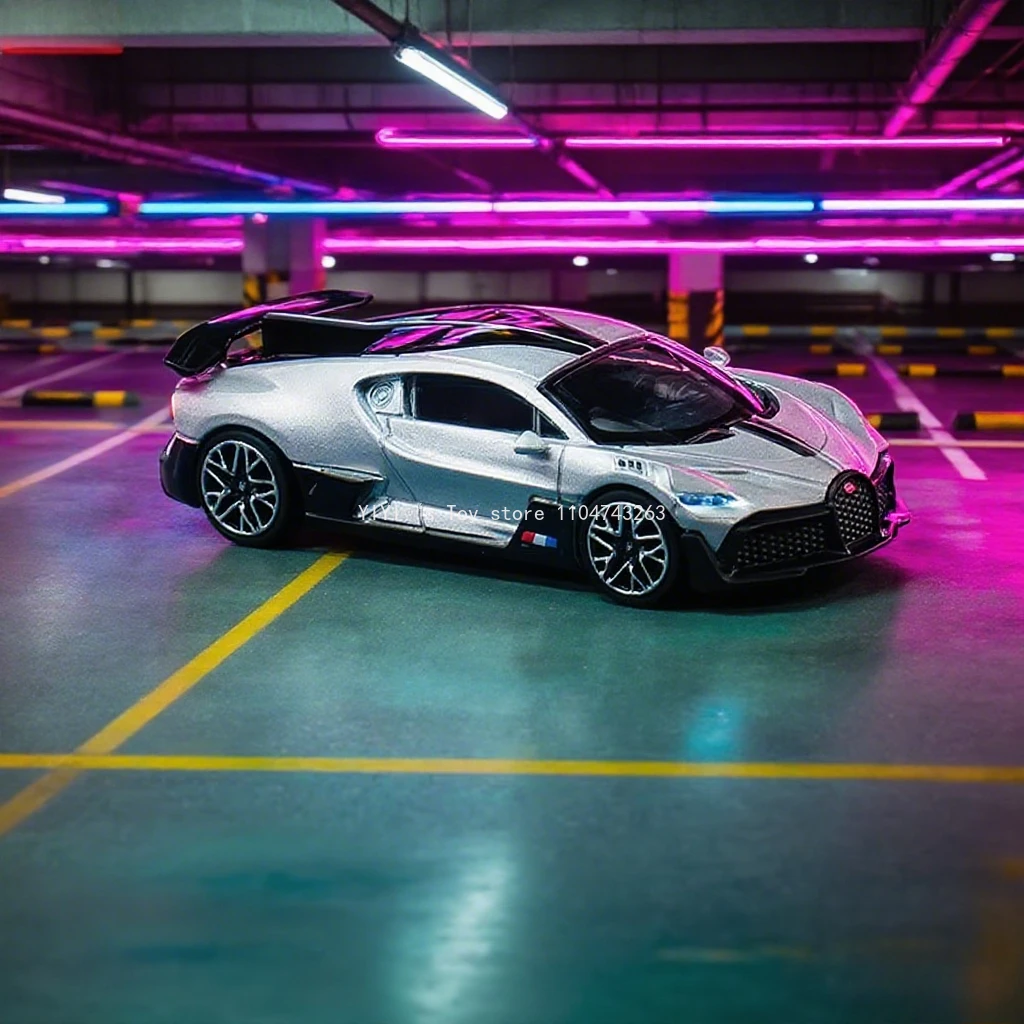 

1/64 Bugatti Divo Mini Alloy Sedan Model, High-end Desktop Decoration, Premium Collectibles and Gifts 5-30LM10
