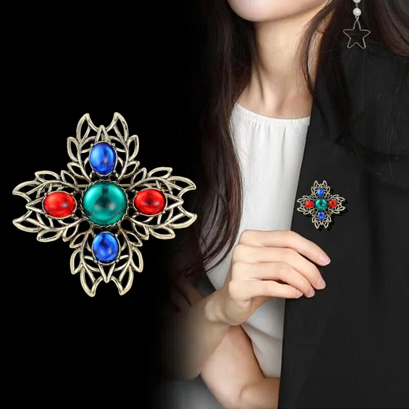 

Retro Baroque court style brooch design with a niche leaf pin for fixing clothes and women's chest flower accessories