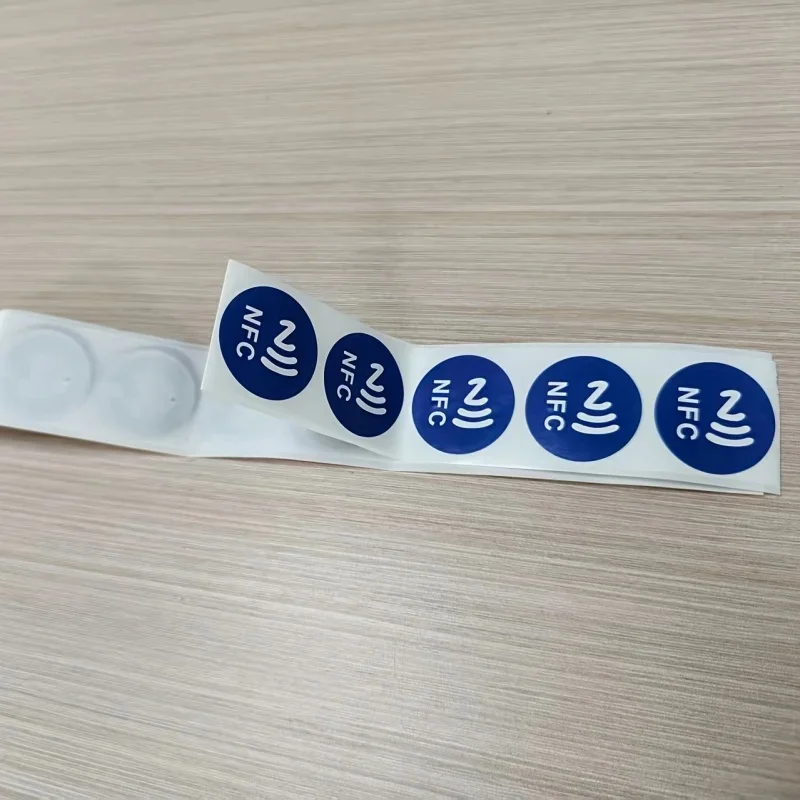 Blank NTAG215 Blue Adhesive NFC Sticker 13.56MHz 504 Bytes Rewritable NFC Label