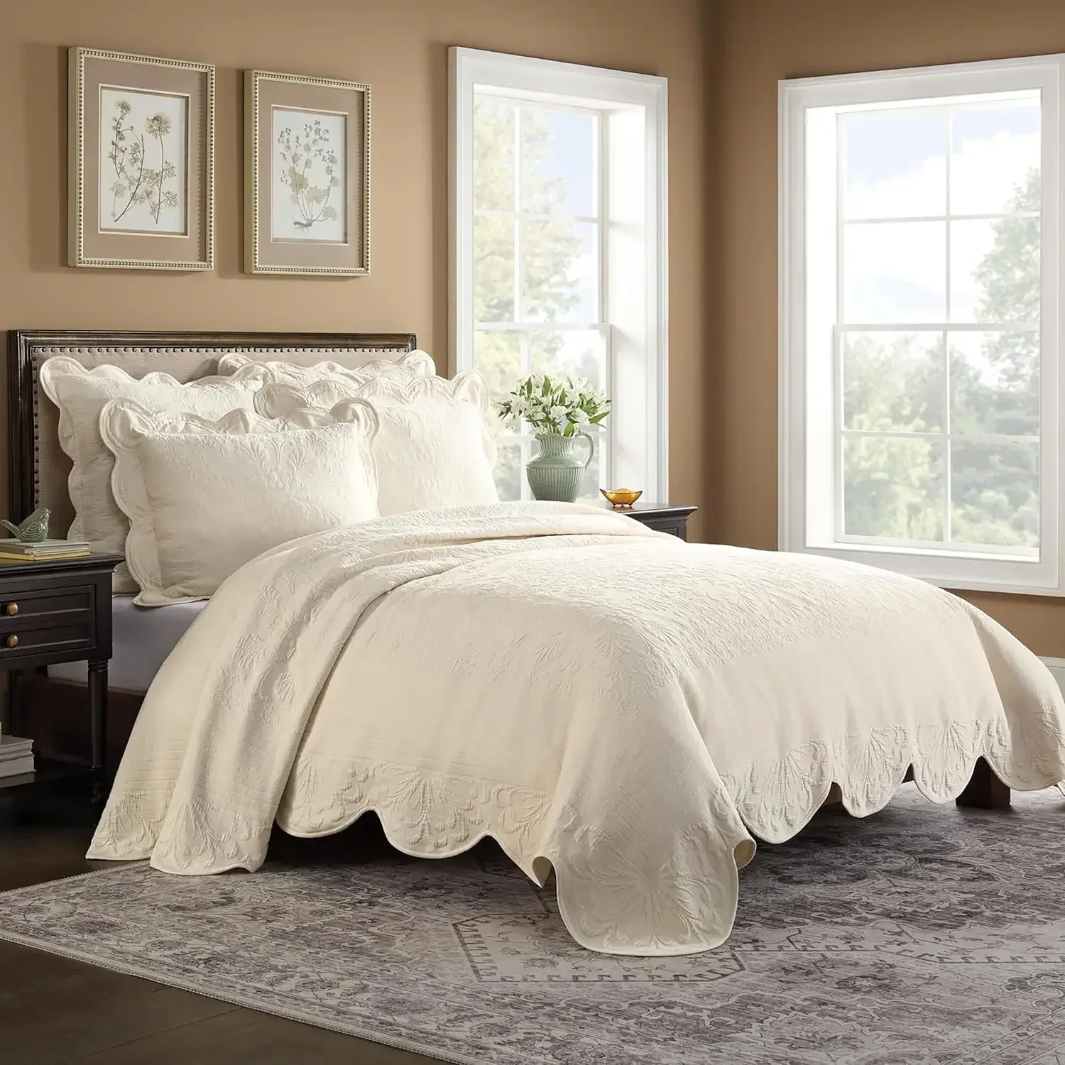 Cubrecama Floral Charleston Estate Modern Farmhouse con Bordes Festoneados, Ropa de Cama Transpirable 100% Algodón, King/Cal King