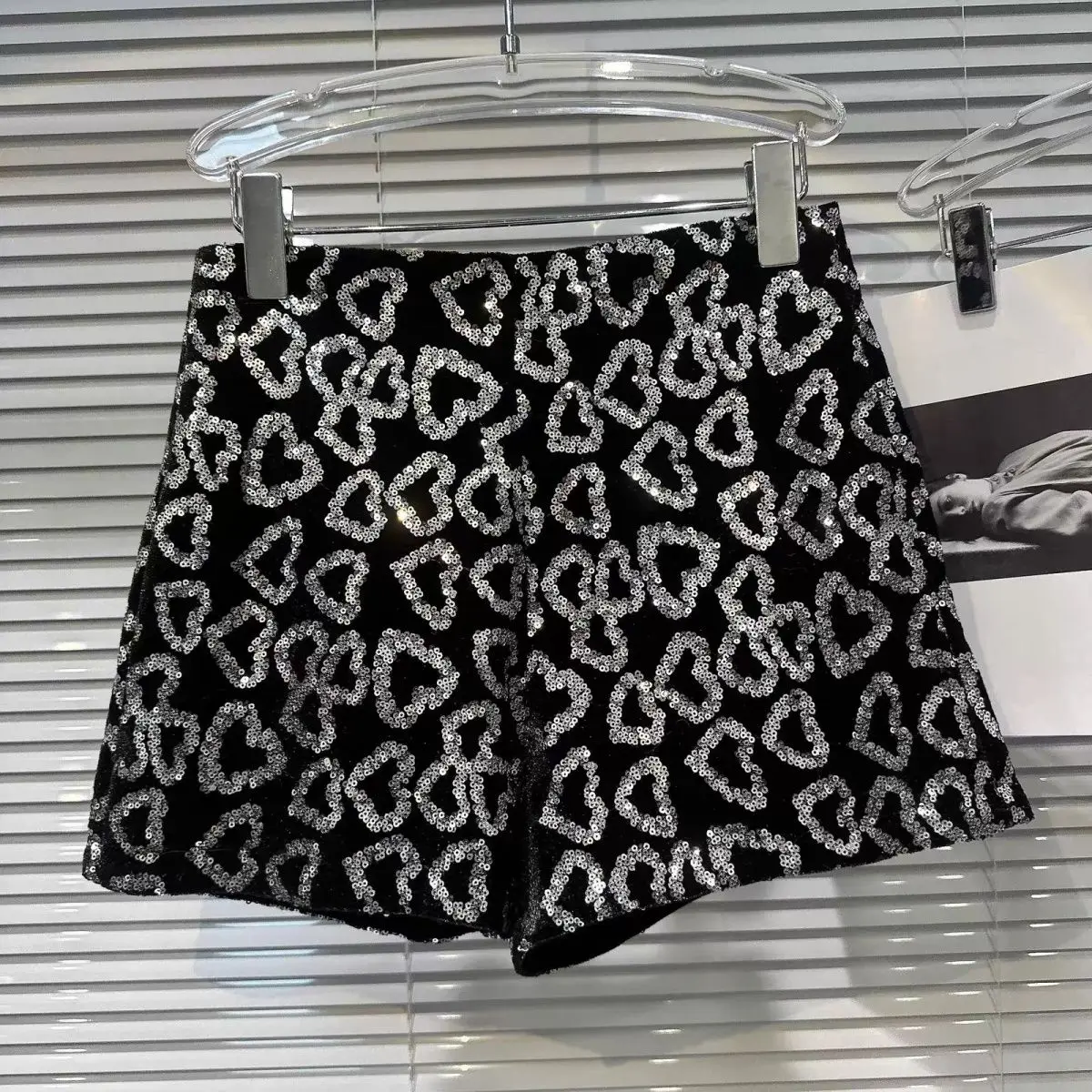 Kids Girls Heart-shaped Sequin Shorts 2026 New Fashion Teenage Girl Black Velvet Wide Leg Pants Autumn Winter Embroidered Shorts