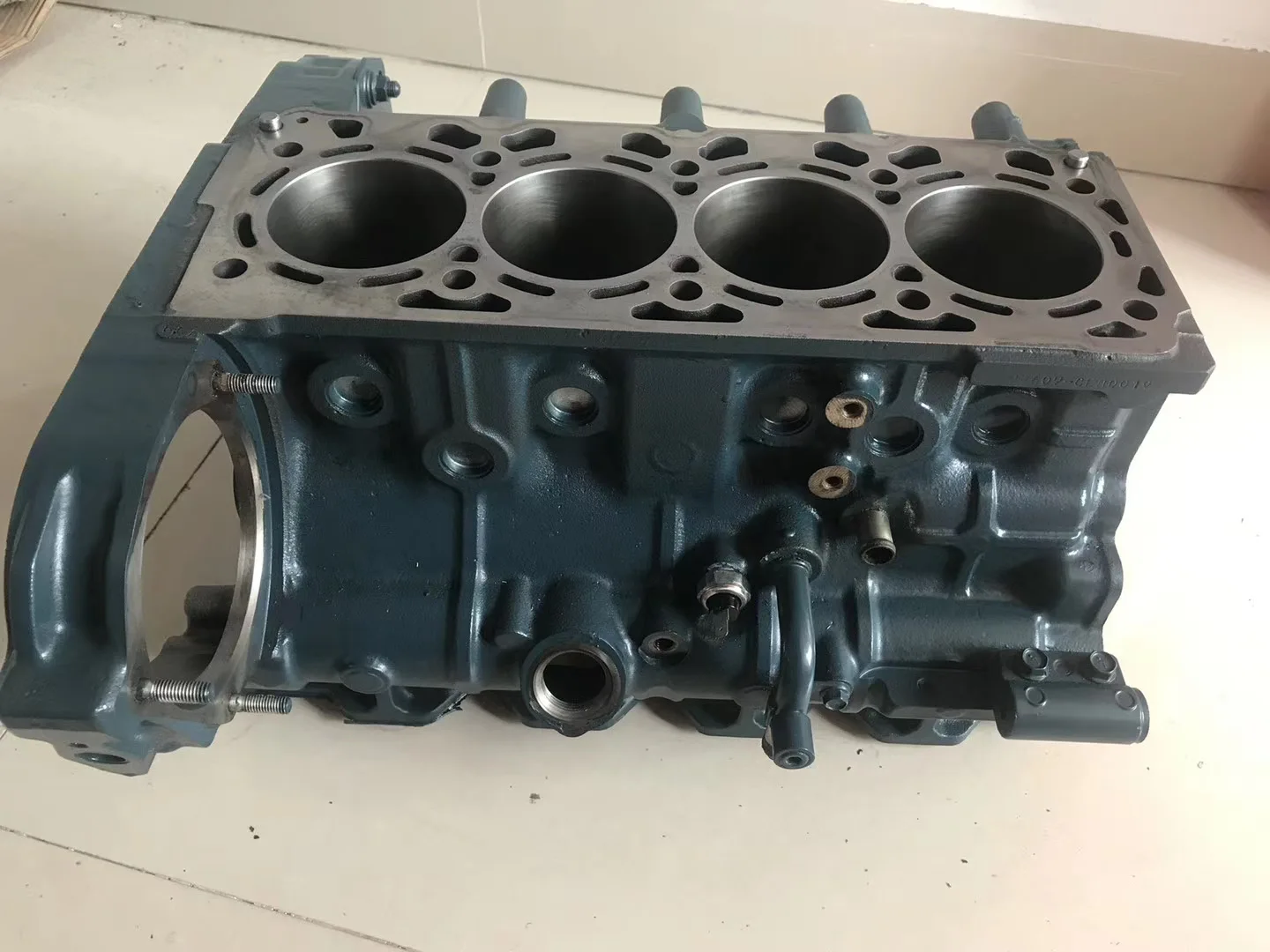Engine Parts V2607 V2607-T Engine Cylinder Block & Cylinder Head & Crankshaft in Stock.