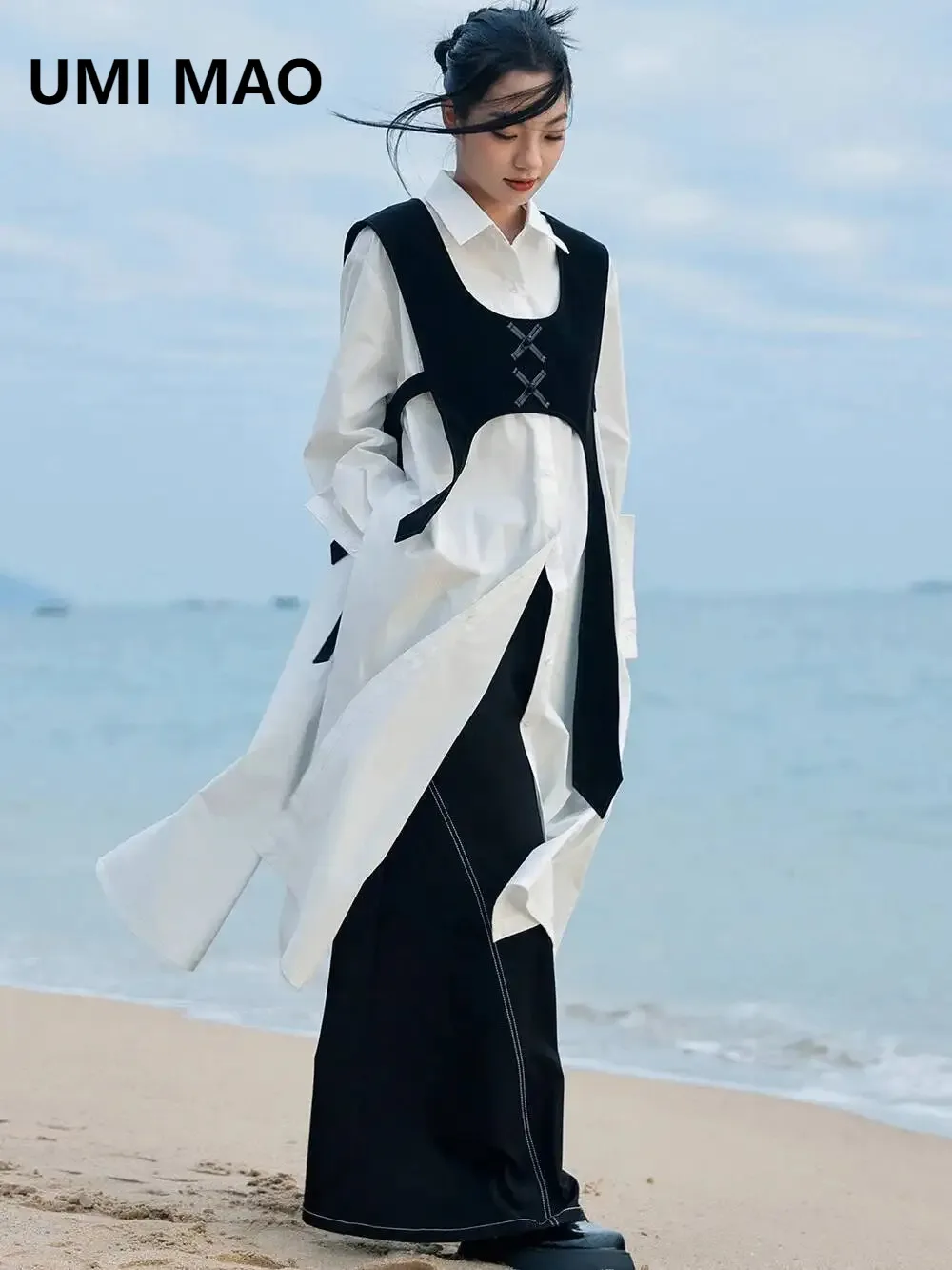 

UMI MAO Niche Design Sense Slit Button Up Shirt Women With A Feminine And Lazy Style, White Versatile Long Loose Fitting Top