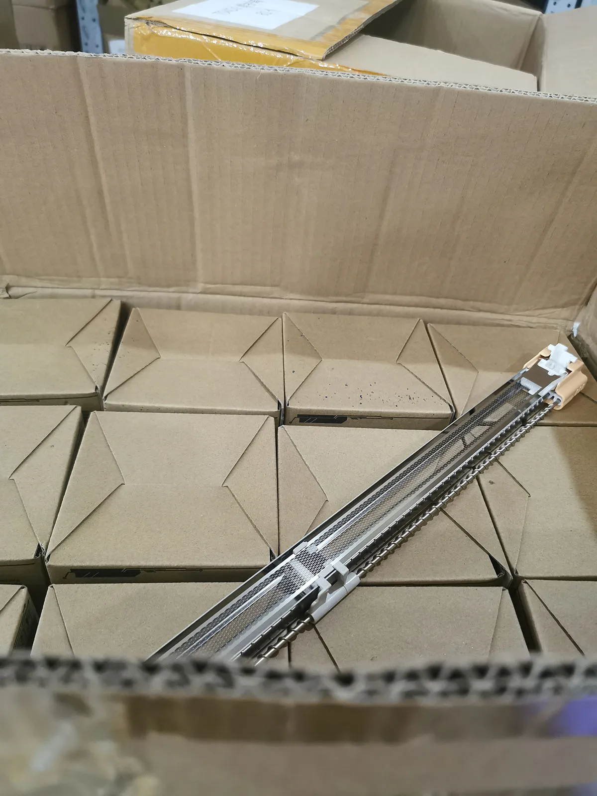 

1pcs. 013R00650 Compatible Charge Corona Unit Replacement for Xerox DC 240 250 242 252 DC240 550 560 570 C75 700 Digital Color