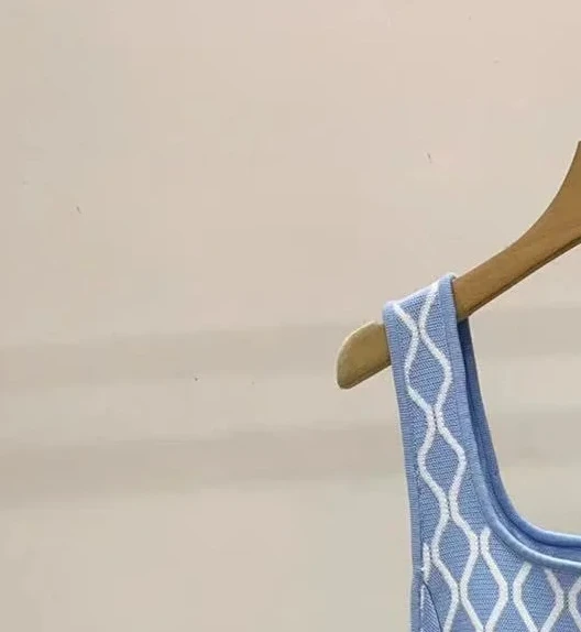 女性ニット U ネックドレスノースリーブセクシーな背中の開いたパーティーミニドレス