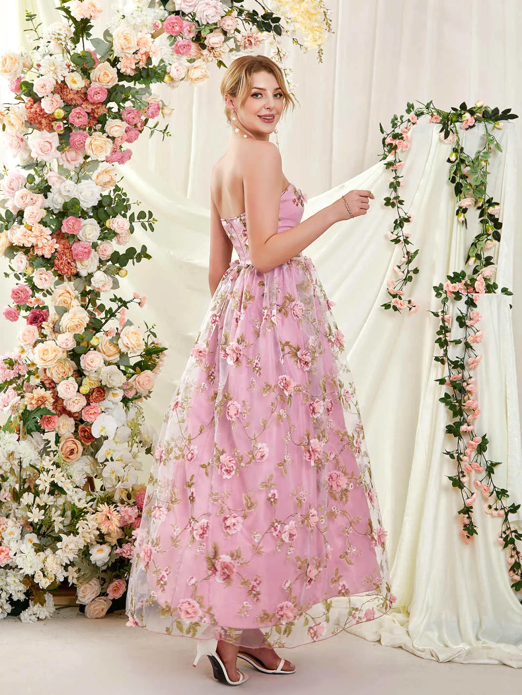 

Elegant Evening Dresses Line A Luxury Prom Dresses V-neck for Woman Luxury Women Evening Dress Custom Made Flower Lace New Style