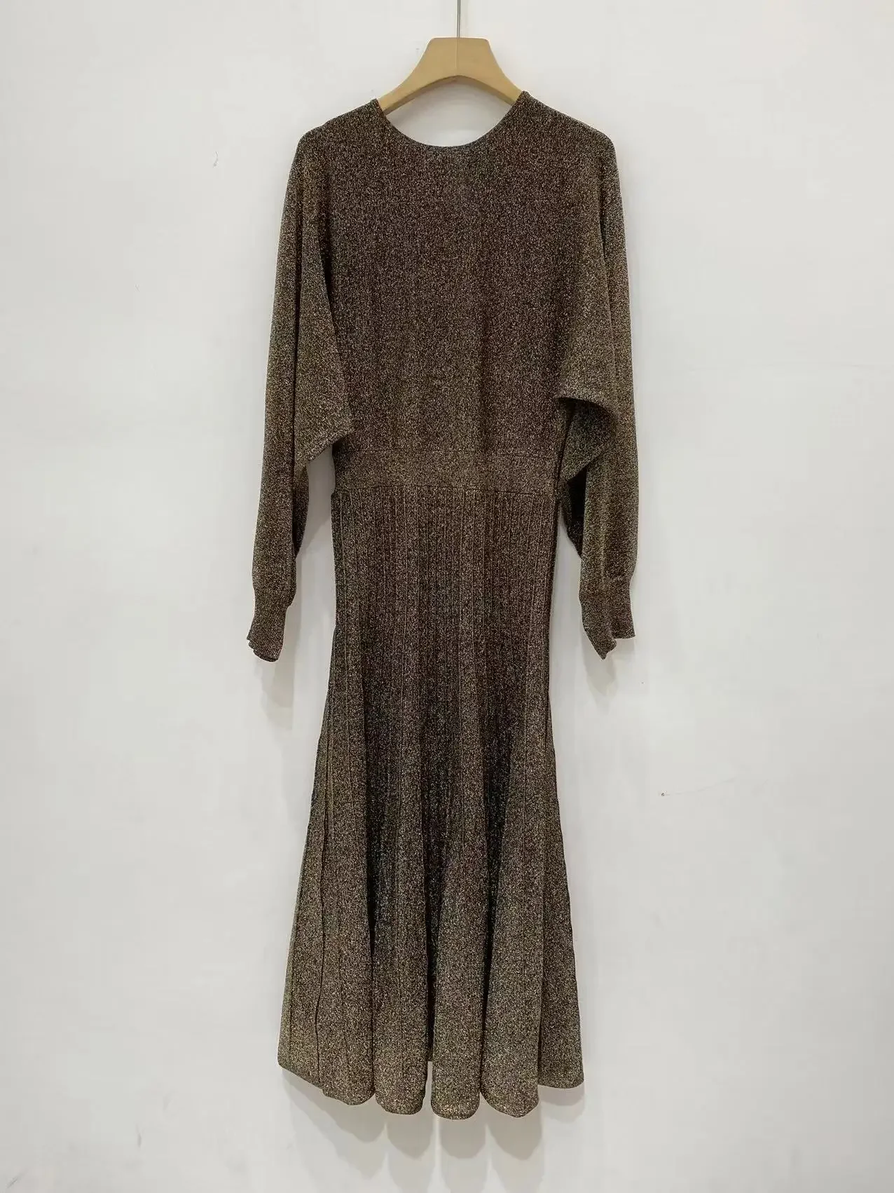 

Autumn and Winter New Women Retro Bright Silk Knit Dress Long-Sleeved Temperament High-Waisted Ladies Pleated Mid-Length Robe