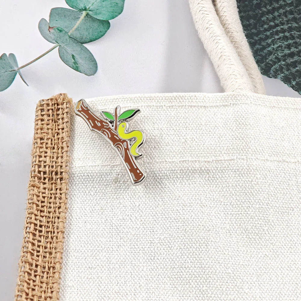 Niedliche Raupen-Emaille-Pin, Baumzweig, grünes Blatt, Brosche, lustiges Cartoon-Insekten-Revers-Abzeichen, Natur-Tier-Schmuck, Geschenk für einen Freund – Detail 8