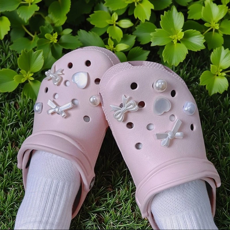 New Sweet Cute Girly Charms Designer Elegant Vintage Pearl Bow Shoe Jewelry All-match Flower Shoe Charms for Hole Shoes Hot Sale