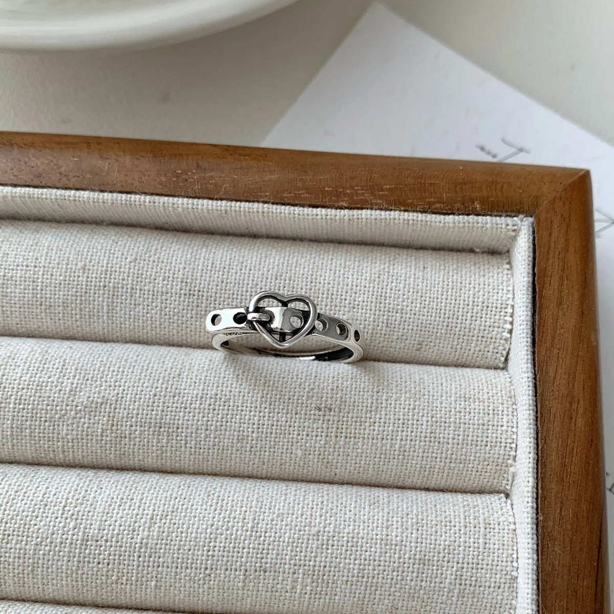WJFH-ARTS Creative Retro Hollow Heart Belt Design Open Ring Women Distress Metal Adjustable Ring Party Jewelry Gift Wholesale