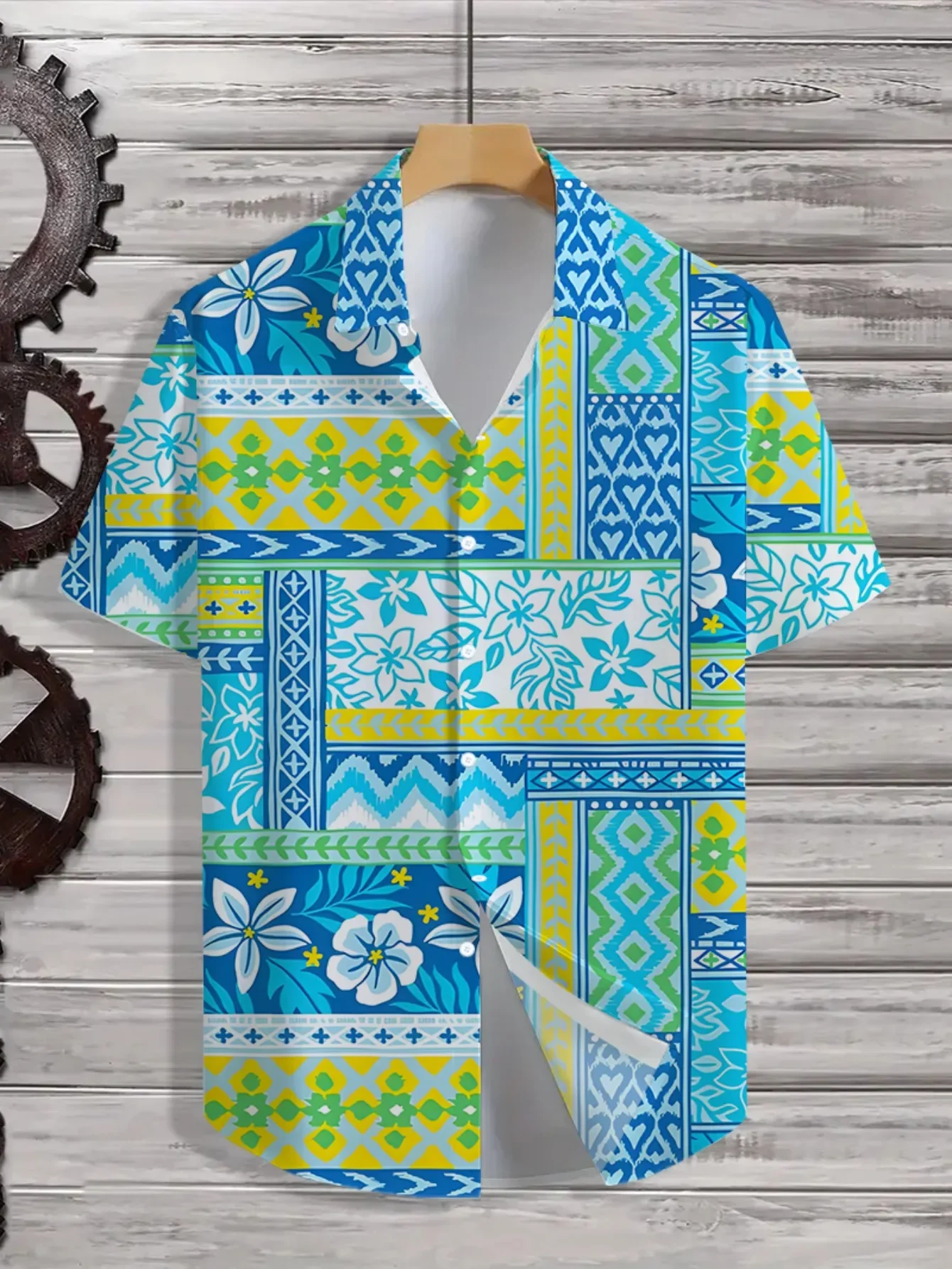 Men's Hawaiian short-sleeved shirt featuring a fresh holiday-style pattern is the perfect choice for a summer beach vacation