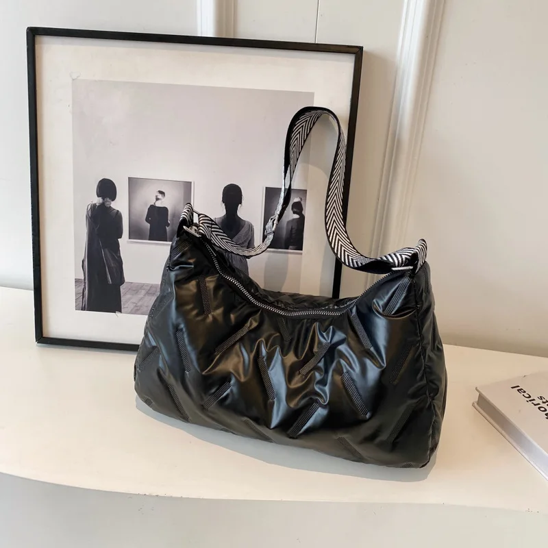 Fashion Niche High-capacity Crossbody Bag for Women's Winter Commuting Casual Versatile Shoulder Bag Luxury Brand Shoulder Bag