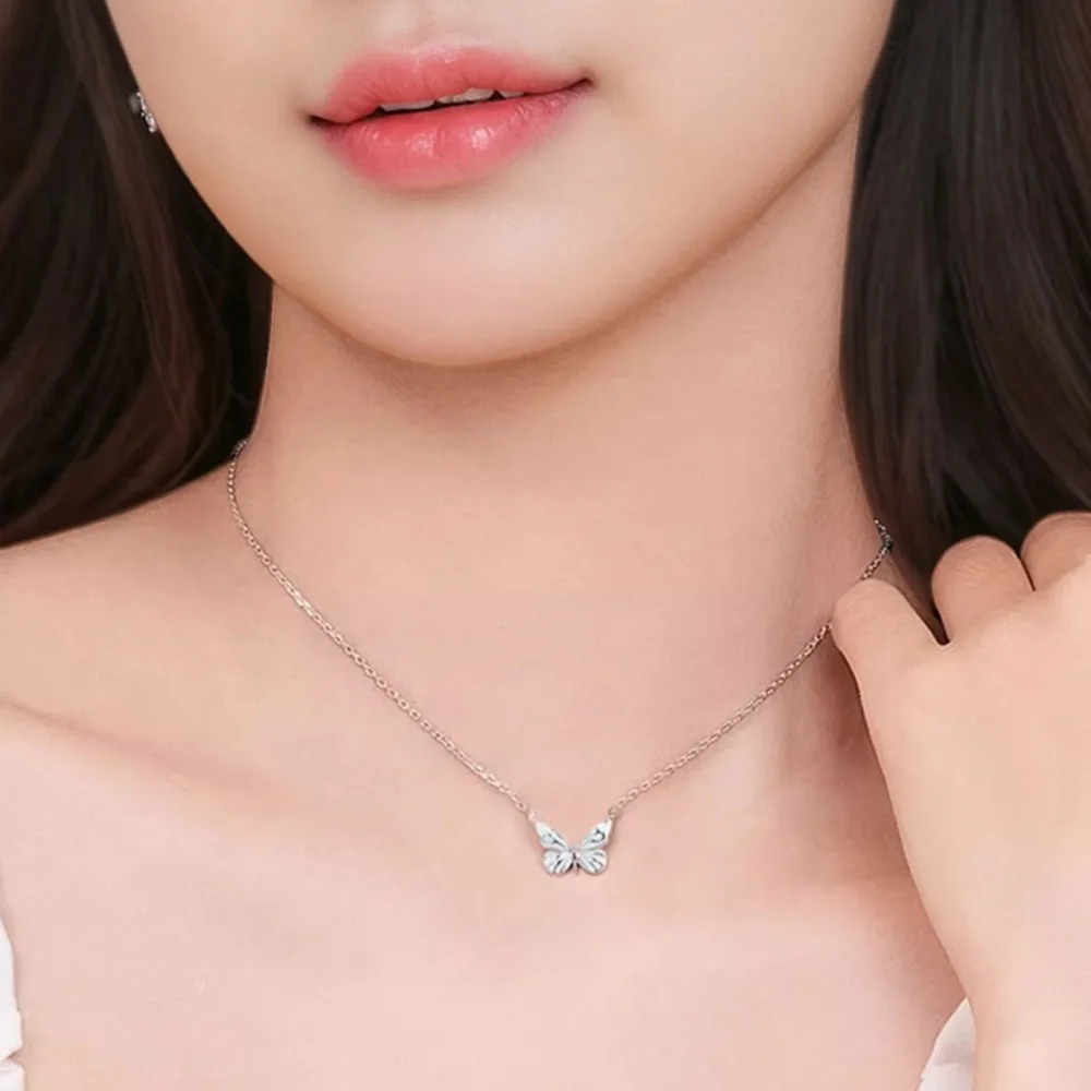 

2025 New Elegant Oval Pendant Necklace with Minimalist Luxury and Timeless Grace