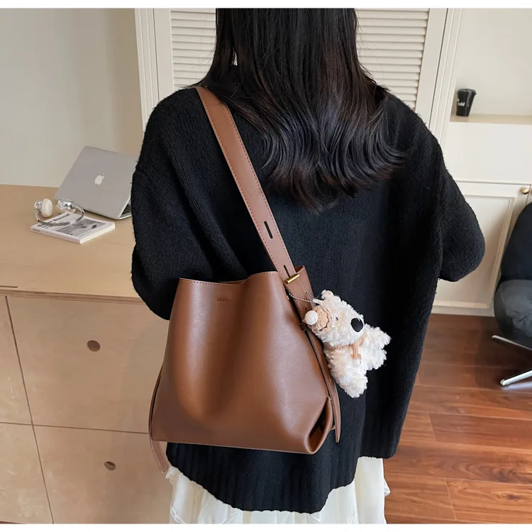 

2025 Vintage Bucket Crossbody Bag for Women Minimalist Shoulder Handheld Purse Fashionable Handbag