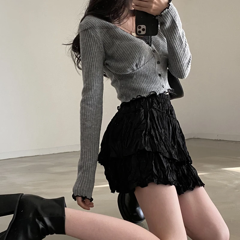 V-Neck Long Sleeve Slim Fit Short Knitted Sweater Women's Autumn Winter Lace Splice Base Shirt High-End Feeling Fashionable