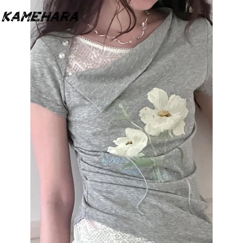 

KAMEHARA Ретро модная футболка с косым воротником и кружевным принтом с короткими рукавами, летний дизайн, облегающий лоскутный топ, уличная одежда facebook소매 티 여성