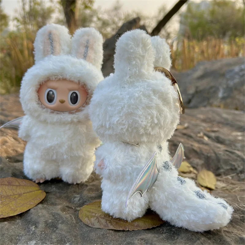 

Новая одежда для куклы Labubu, оригинальный дизайн, комплект ангела, милые крылья, одежда с хвостом дракона, белый осенний теплый комплект, аксессуары для куклы, подарок
