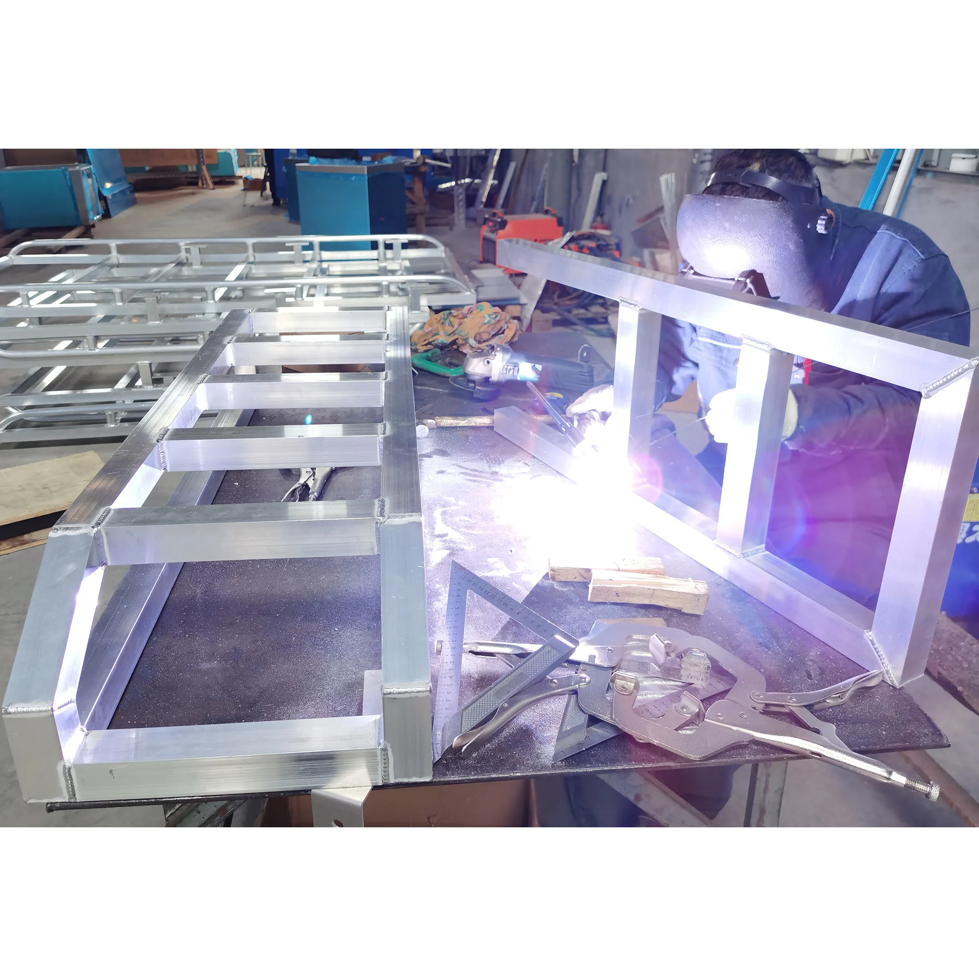 調整可能なアルミ製4WDラダー、ユーティリティトラックキャノピー用ユニバーサルアルミ製リアラダー