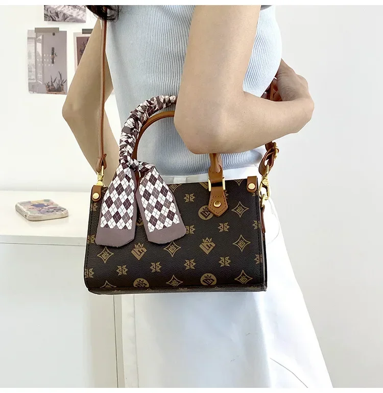 

2025 New Textured Handbag, Retro Printed Shoulder Bag, Niche Design Crossbody Bag for Women