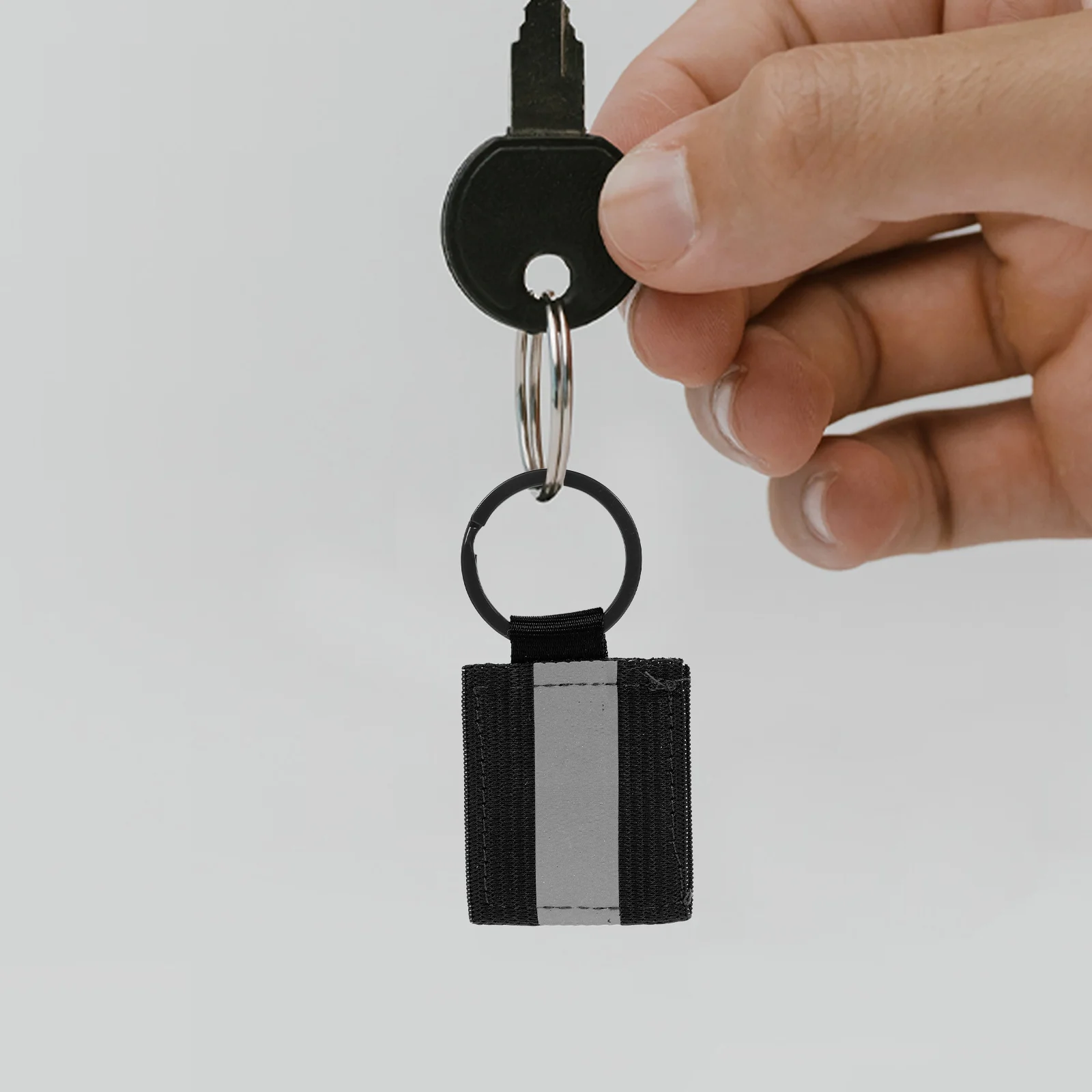 

10Pcs Reflective Keychain Charms Small Exquisite Pendant Quick Install Backpack Strap Safety Reflectors for Night Running Party