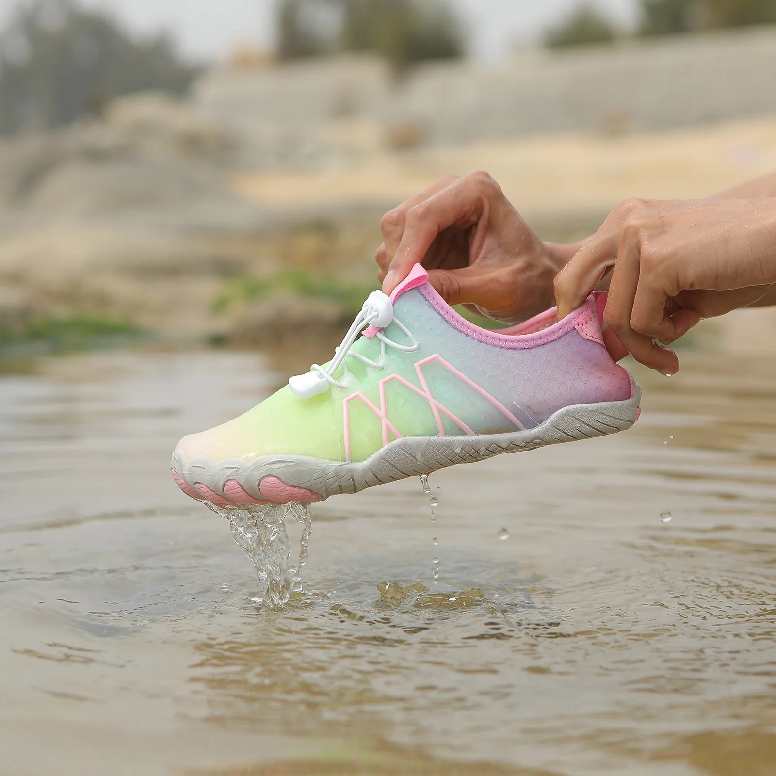 New fitness sneakers, outdoor sand shoes, swimming shoes, waterproof shoes, and river trekking shoes.