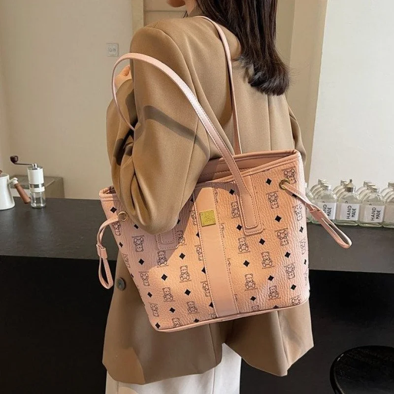 

Luxury Brand Messenger Bag For Women Leather Handbag Shoulder Strap Elegant Classic With Multiple Pockets Organized And Chic