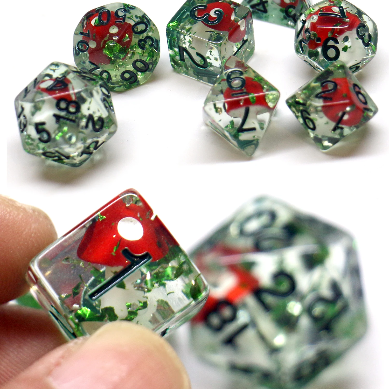 7pcs Set Dice Set Inlaid Mushroom Board Game Dice Set Polyhedral Table Game Dice Role-Playing RPG Dice