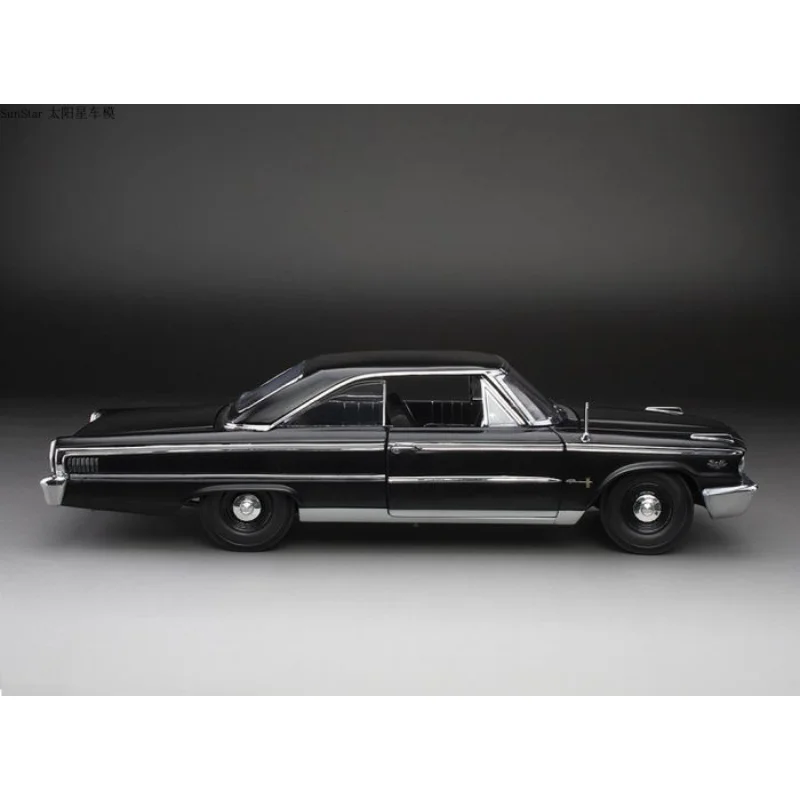 1/18 Scale 1963 Retro Vehicle Galaxy 500XL Hardtop Double Door Coupe Diecast Alloy Model Toys Collection Display Decoration