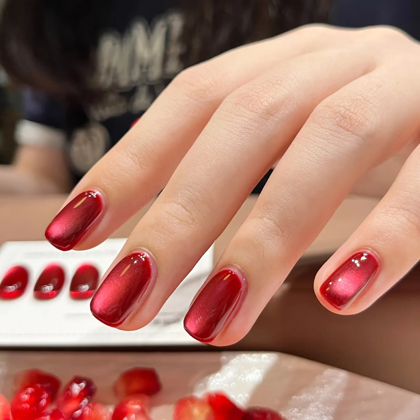 1개 PSK 레드 석류색 캣아이 젤 네일 폴리쉬 기품 있는 화이트닝 반짝이는 와인 레드 글라스 비드 네일 아트 새해 네일