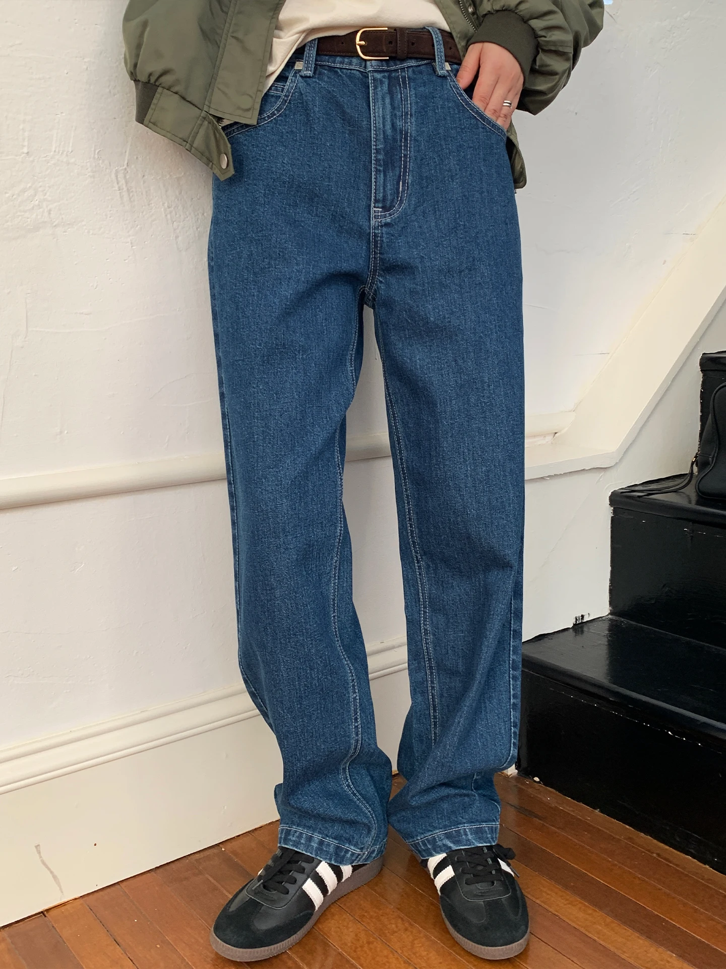 

Женские джинсы Langqing Deep Blue с прямыми штанинами, весна 2026, новая коллекция, узкие брюки-клеш свободного кроя для невысоких.