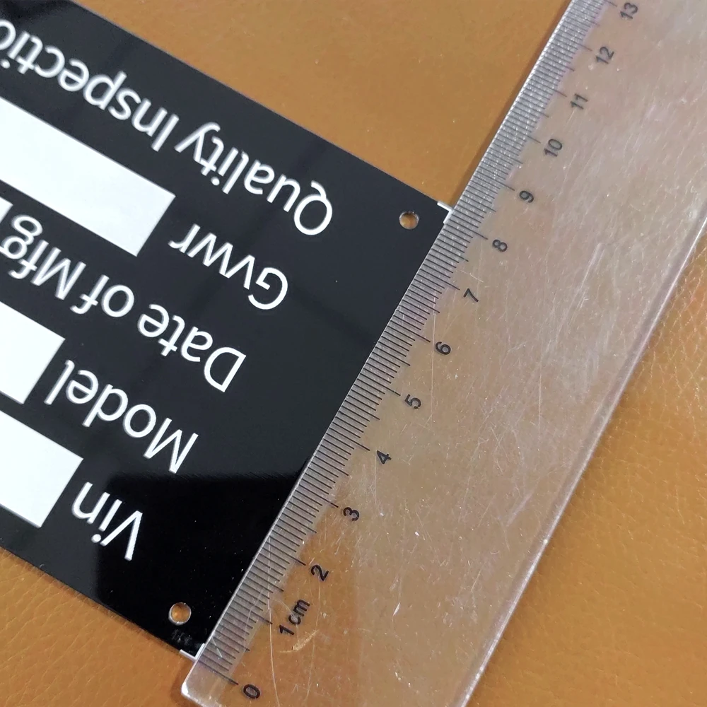 Tablica identyfikacyjna do przyczepy samochodowej z aluminium 153 x 82 mm, czysta lub grawerowana, tablica z numerem VIN, datą, modelem, obciążeniem całkowitą ładunkową (GVWR), części do kamperów, akcesoria do przyczep kempingowych.