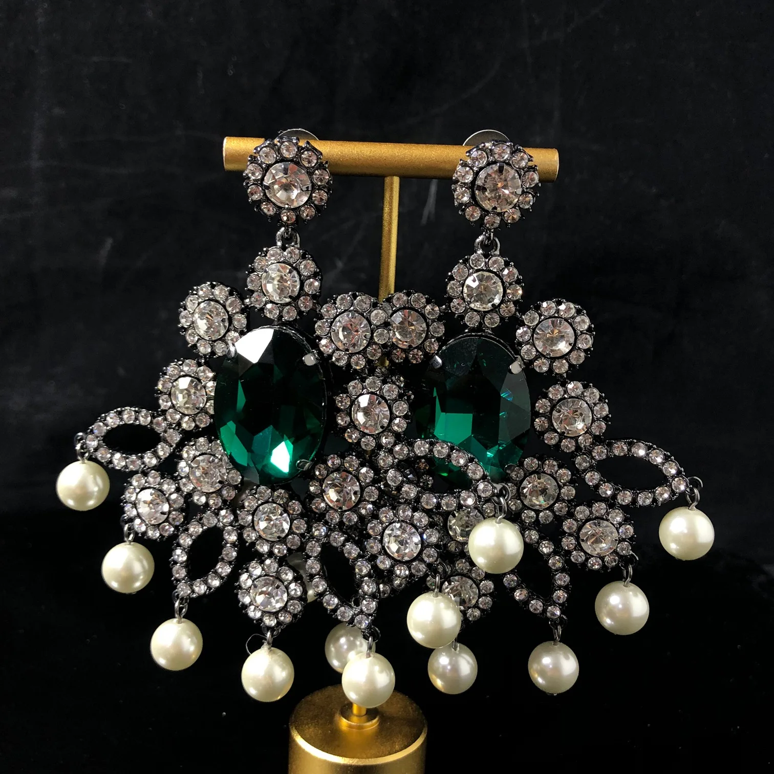 Medieval ethnic style pearl pendant elegant statement long earrings versatile emerald gemstone diamond ear stud