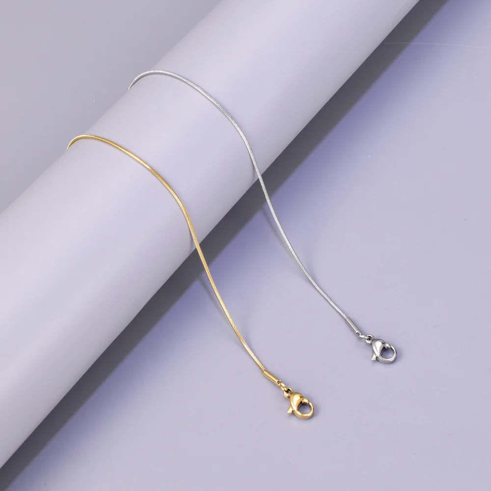S01 Venta al por mayor, pulsera de acero inoxidable de 18K con tira larga individual dorada con cadena de hueso de serpiente simple y moderna