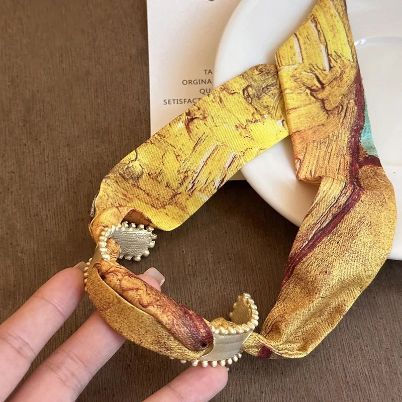 Рисунок 4 - Красочный шелковый шарф во французском стиле ретро