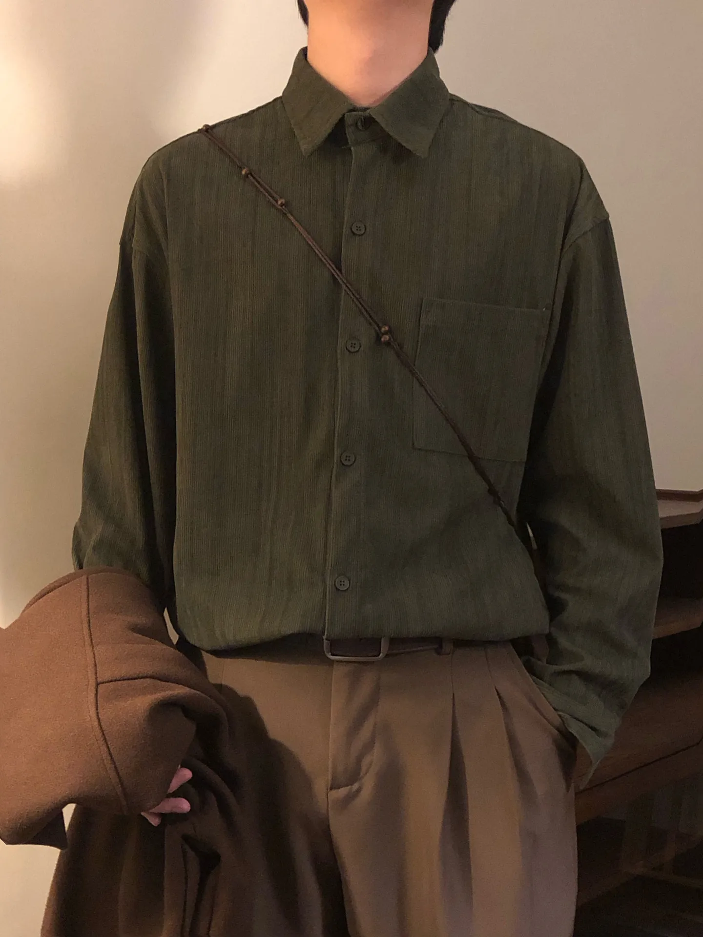 

American Retro Pure Color Corduroy Long Sve irt Casual Loose Spring Autumn College Sle Men's Clothing Layering irt