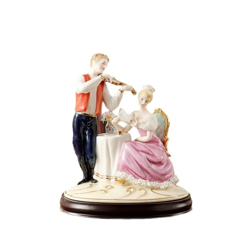 High-end European ceramic character ornaments, living room, wedding room, couple playing the piano, home accessories,