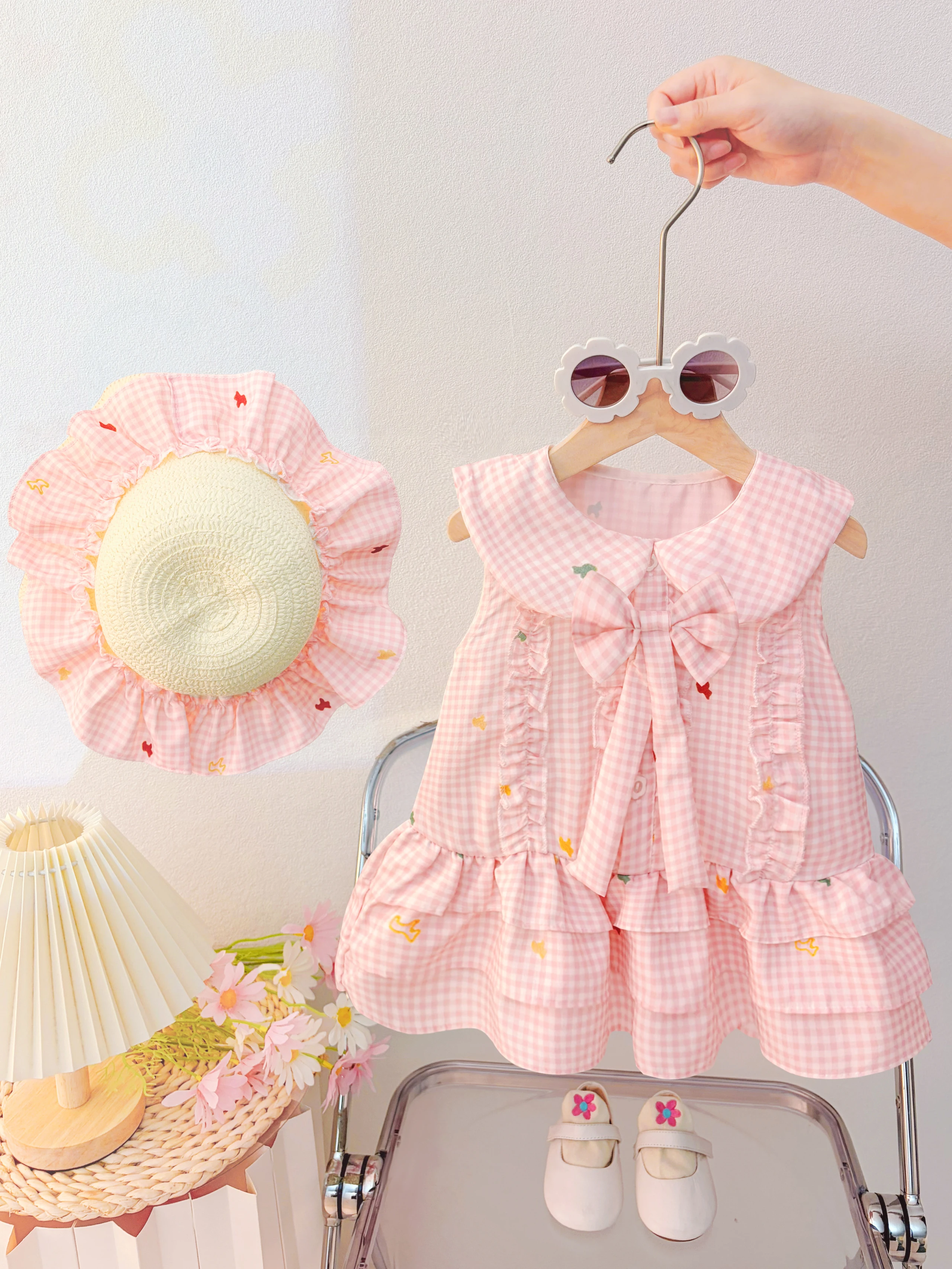Vestido de Verão para Bebê Menina Estilo Novo com Gola de Boneca, Laço Borboleta e Borda de Renda em Algodão e Poliéster com ...